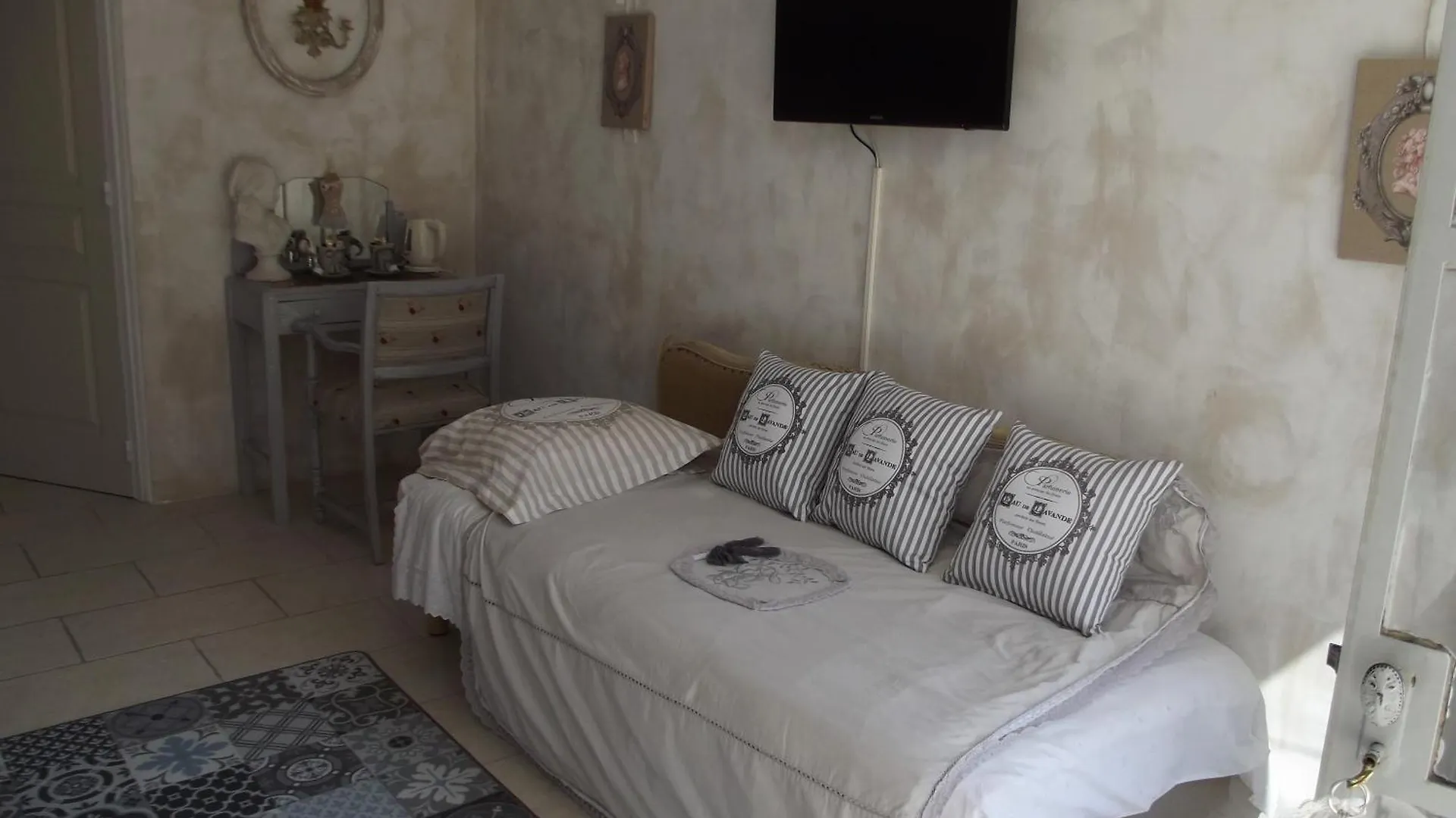 Le Moulin De Sonnailles Bed & Breakfast Cabries 3*,  France